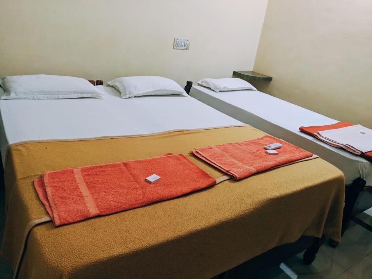 Hotel Varsha Hampi Εξωτερικό φωτογραφία