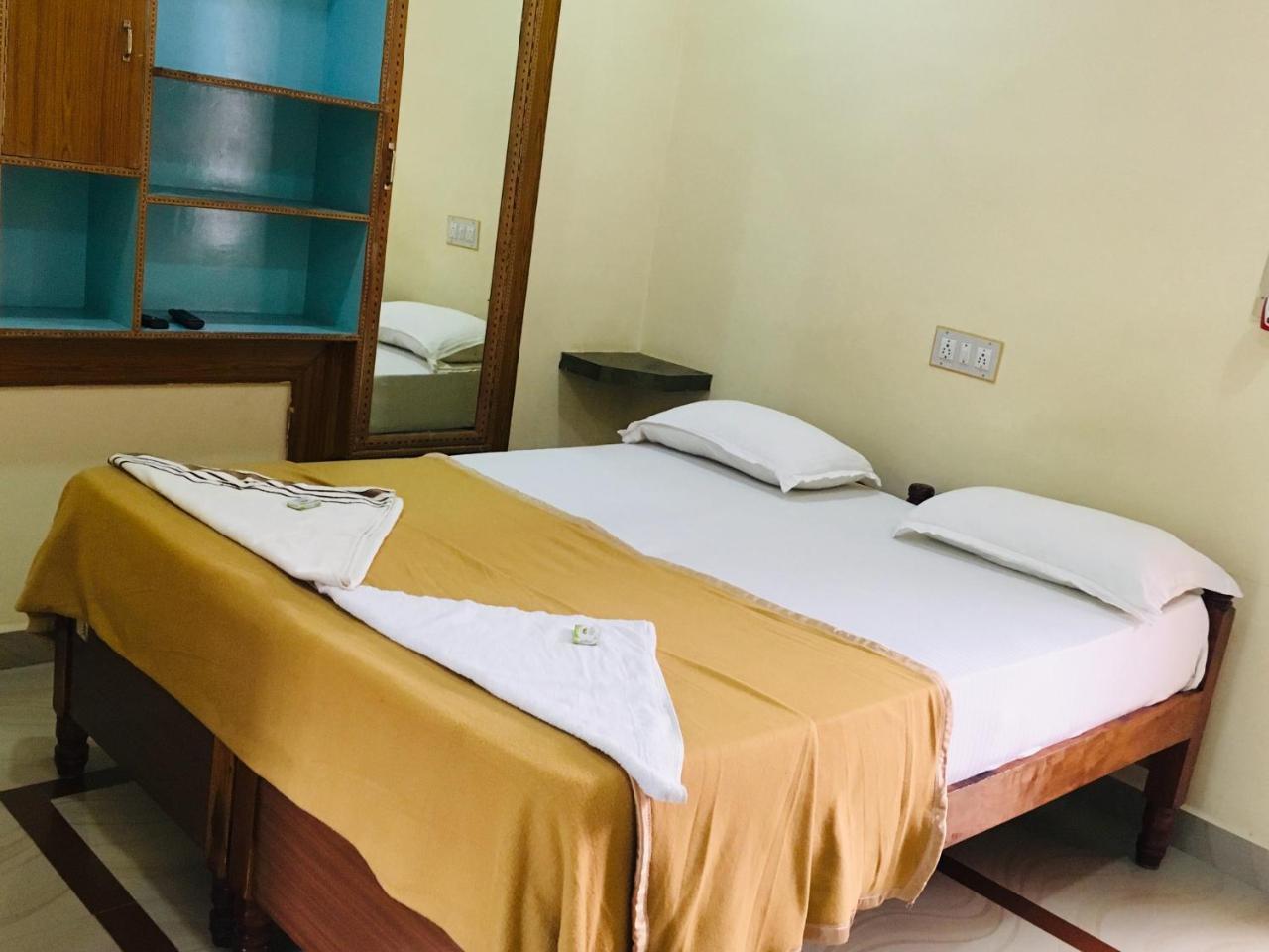 Hotel Varsha Hampi Εξωτερικό φωτογραφία