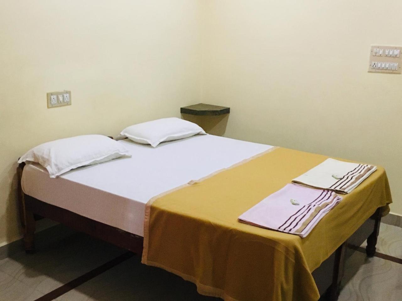 Hotel Varsha Hampi Εξωτερικό φωτογραφία